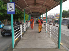 Tens of thousands of workers across Indonesia laid off because of COVID-19 outbreak 