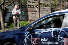 Hungarian orchestra cheers locked down Budapest with drive-by music