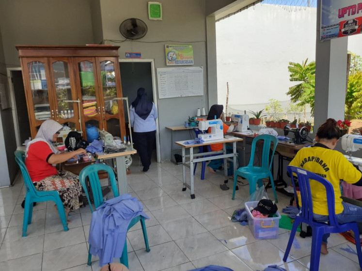 Prisoners in Bengkulu's women's correctional facility make personal protective equipment for medical workers.