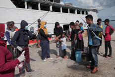 The disinfectant workers pay special attention to passengers from Kendari city in Southeast Sulawesi, as the city has recorded three COVID-19 cases. JP/ Edy Susanto