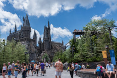 Universal Studios extends theme park closures to at least May 31