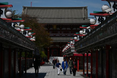 Tokyo seeks shop shutdowns, Kyoto warns tourists away as COVID-19 threatens Japan economy
