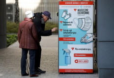 People use a vending machine for face masks, gloves and sanitiser during the coronavirus disease (COVID-19) outbreak, in Warsaw, Poland April 10, 2020. 