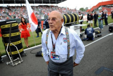 'One lap too many': Motorsport 'icon and legend' Stirling Moss dies, aged 90
