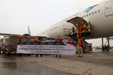 The Tanoto Foundation sent a chartered Boeing 777-300ER from Jakarta to Shanghai, China in the early morning of April 13 to pick up personal protective equipment for donation. The aircraft safely returned to Soekarno-Hatta International Airport on Monday evening. Tanoto Foundation communications director Haviez Gautama (left), adviser Sihol Aritonang (second left), COVID-19 Project Lead/ Head of ECED Eddy Henry (second right) and external affairs director Ari Gudadi (right) received the cargo.