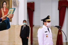 Gerindra Party politician Ahmad Riza Patria (right) wears a mask during his inauguration as Jakarta deputy governor at the State Palace on Wednesday, April 15.