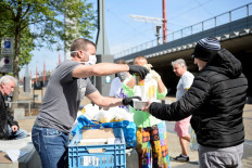 Michelin-star chef serves Belgian homeless after coronavirus closure