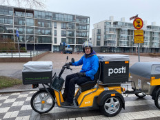 Helsinki violinist delivers food by bike as city fights coronavirus