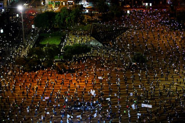 Anti-Netanyahu rally draws thousands under coronavirus curbs ...