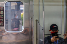 Anies allows local ‘mudik’ but bans travel out of Greater Jakarta