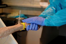 Board Certified Chaplain Bill Simpson comforts a patient under investigation for coronavirus at SSM Health St. Anthony Hospital amid the spread of the coronavirus disease (COVID-19), in Shawnee, Oklahoma, US April 23, 2020. 