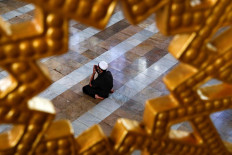 Vigilant against coronavirus, Asia's Muslims keep faith and distance as Ramadan begins