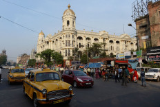 Kolkata isn’t for everyone. If it is a jewel of a city, it is cracked and flawed, like a broken heart.