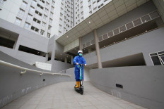 Grab offers free scooter rides for health workers in COVID-19 emergency hospital