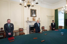 New father Johnson holds cabinet meeting amid questions over UK's coronavirus response