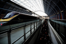 Passengers disembark after the arrival of the international high-speed Eurostar train from Paris at St Pancras International railway station in London, on February 1, 2020. 