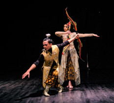 Dancers keep show going on virtual stage