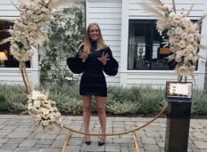 Adele shows off slim figure on 32nd birthday