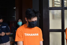 YouTube prankster arrested after giving out garbage-filled 'aid packages' to transwomen