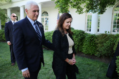 Pence not in quarantine after aide tests positive for corona