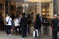 Australia&rsquo;s most populous states start to ease virus lockdowns