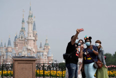 Shanghai Disney shuts over COVID, visitors unable to leave