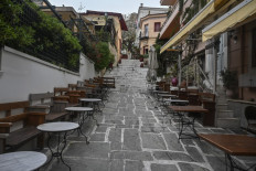 A picture taken on April 14, 2020 shows closed cafes and taverns at the touristic Plaka district, neighboring with Koukaki district in Athens, during a lockdown aimed at curbing the spread of the COVID-19 pandemic, caused by the novel coronavirus. 