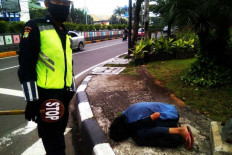 Man collapses from starvation in South Jakarta