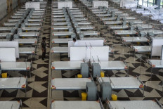 Bangladesh builds mega field hospital as virus outbreak worsens