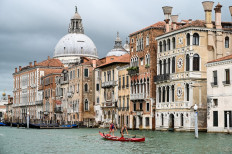 A view taken on May 12, 2020 in Venice shows gondoliers practicing on the Grand Canal during the country's lockdown aimed at curbing the spread of the COVID-19 infection, caused by the novel coronavirus. 