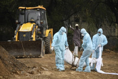 Pandemic dead give New Delhi gravedigger sleepless nights