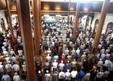 Mass Idul Fitri prayers against law, govt says