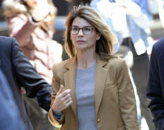 Actress Lori Loughlin arrives to face charges for allegedly conspiring to commit mail fraud and other charges in the college admissions scandal at the John Joseph Moakley US Courthouse in Boston on April 3, 2019. 