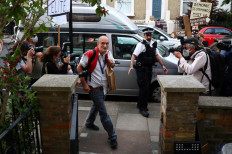  Poll slump hits UK's Johnson in wake of Cummings scandal 