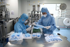 China's mask boom takes fabric away for nappy makers