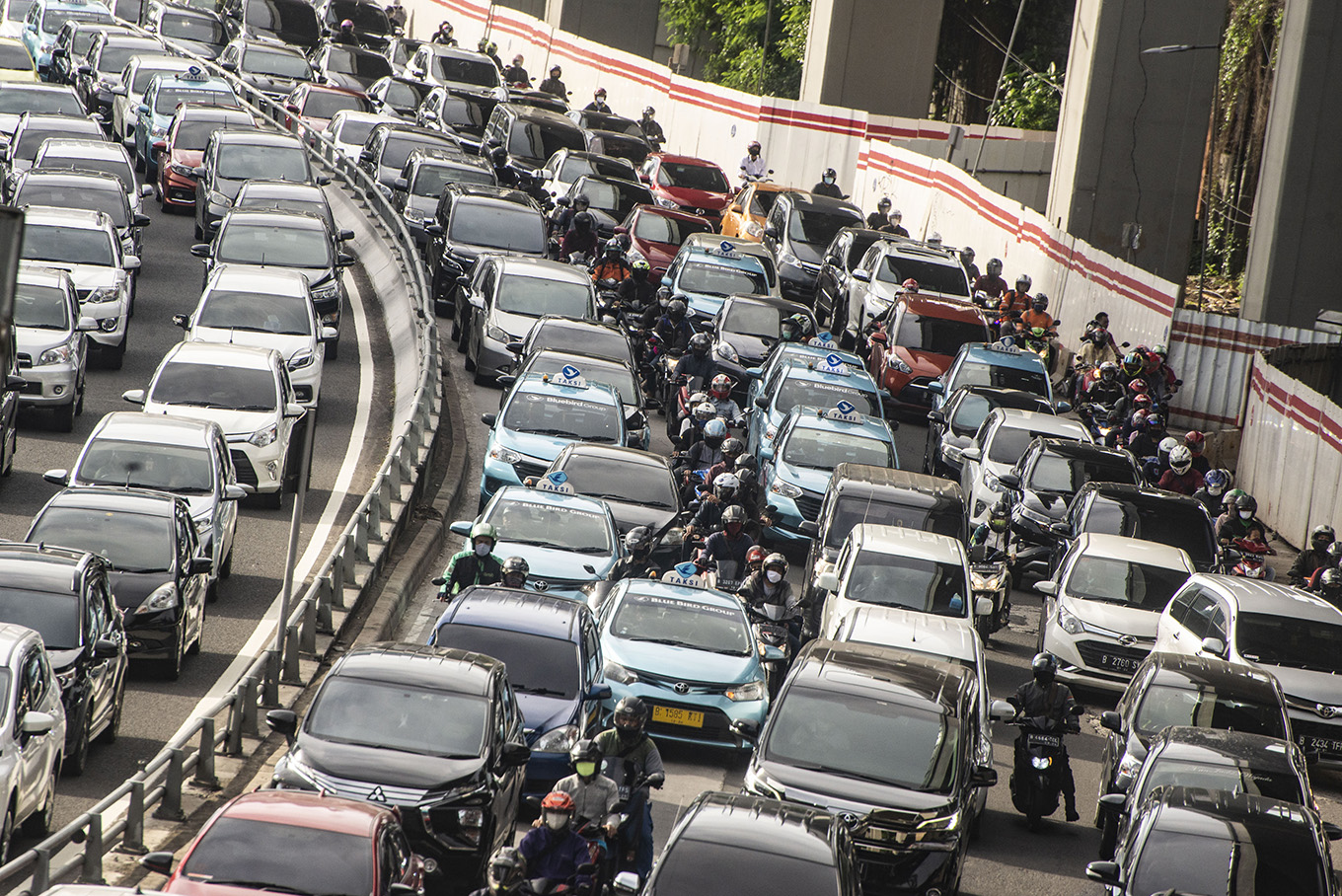 Change driver behavior to beat Jakarta’s traffic jams - Academia - The ...