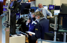 US companies leap over low profit hurdle in coronavirus-hit quarter