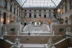 Louvre museum plans four-year 'transformation'