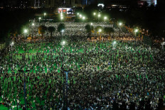 Police pepper spray Hong Kongers defying ban to mark Tiananmen