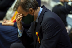 Hundreds mourn their dead at Seville mass for virus victims