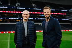 Beckham (right) discusses healthy living with Tottenham Hotspurs head coach Jose Mourinho.