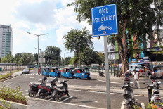 Minivans, bajaj (three-wheeled taxis) and motorcycles belonging to ojek (motorcycle taxi) drivers stand idle in the transit-oriented development (TOD) of Tanah Abang Station in Central Jakarta. The Tanah Abang TOD is an integrated transit point, but has been conspicuously empty of train passengers during the large-scale social restrictions (PSBB) in the capital. JP/Seto Wardhana

