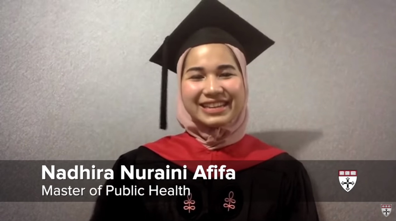 Indonesian student Nadhira Nuraini Afifah was given the honor of presenting the commencement speech to the graduation ceremony of the Harvard T.H. Chan School of Public Health in Boston, Massachusetts, United States.