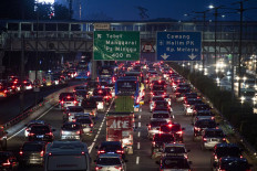 Cars are stuck in traffic on the Cawang-Grogol toll road in Jakarta as the capital sees residents and commuters return to their out-of-house activities during the easing of large-scale social restrictions (PSBB) on June 5. The governor announced on Wednesday that the curbs would be imposed.