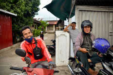 Ojek (motorcycle taxi) drivers smile for the camera as they resume operations days before Idul Fitri. JP/Arif Rahman AS