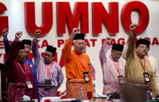  Najib Razak leads UMNO to win local polls 