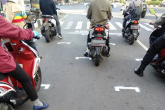 Creative distancing: East Java takes inspiration from MotoGP to reduce crowding at traffic lights 