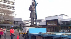 New Zealand removes statue of controversial colonist