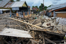 Flash flood forces thousands of Gorontalo residents out of their homes