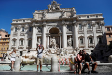 People make selfies with the Trevi Fountain after Italy opened its borders to European countries allowing free movement after the coronavirus disease (COVID-19) lockdown, in Rome, Italy, June 12, 2020. 